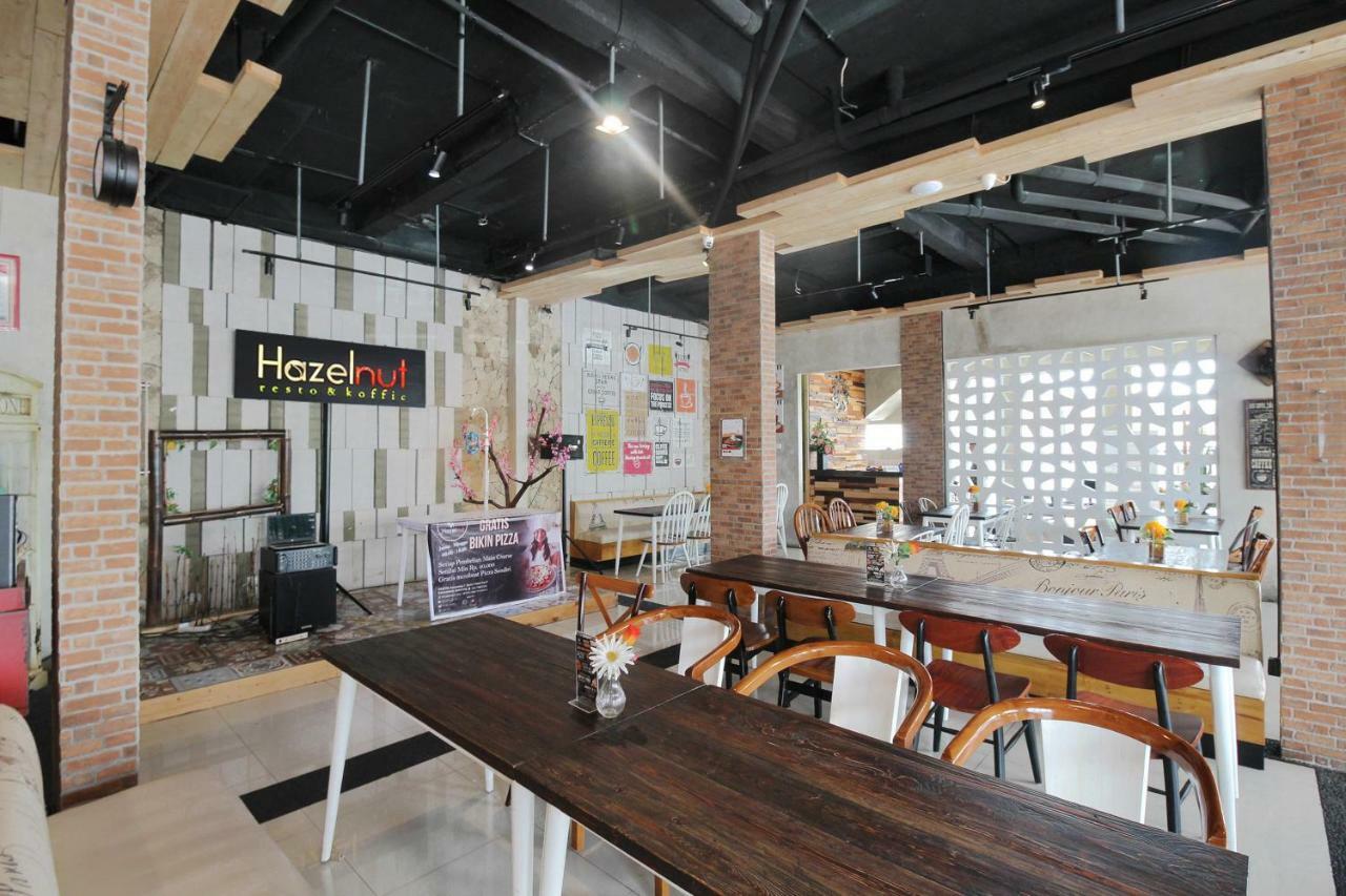 Hazotel Semarang Exterior foto