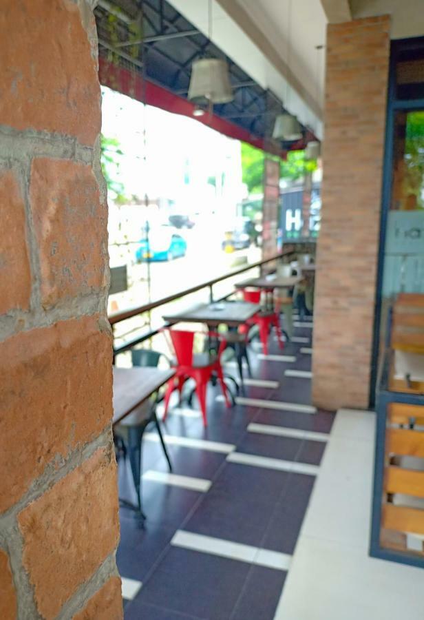 Hazotel Semarang Exterior foto