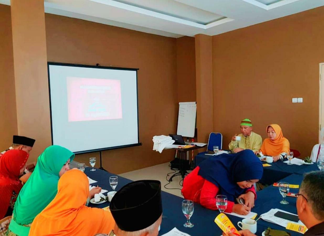 Hazotel Semarang Exterior foto